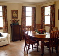 Pratically Lakeside B  B - Accommodation Coffs Harbour