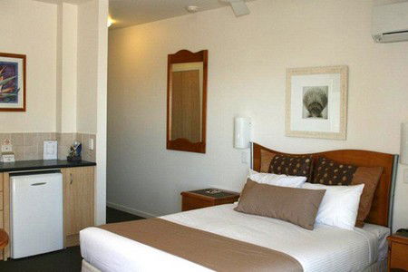 Yamba Beach Motel - Accommodation Coffs Harbour 0