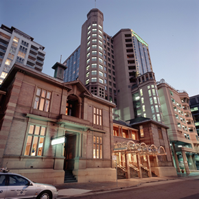 Carlton Crest Hotel - Accommodation Coffs Harbour 0