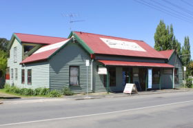 Stanley's Studio And Gallery - Fine Art And Craft - Accommodation Coffs Harbour 0