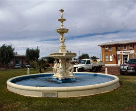 Cunnamulla War Memorial Fountain - Accommodation Coffs Harbour 0