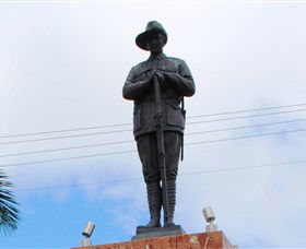 Charters Towers Memorial Cenotaph - Accommodation Coffs Harbour 0