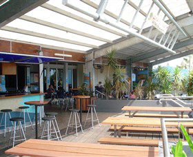 Beachfront Hotel - Accommodation Coffs Harbour 1
