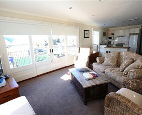 Keith Tulloch Wine - Accommodation Coffs Harbour 3