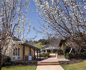 Hunter Valley Gardens Shopping Village - Accommodation Coffs Harbour 2