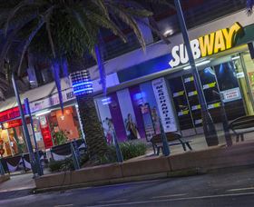 Piazza Surfers Paradise - Accommodation Coffs Harbour 2