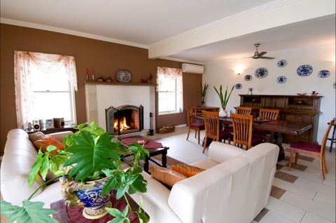 Villa Cavour Bed And Breakfast - Accommodation Coffs Harbour 2