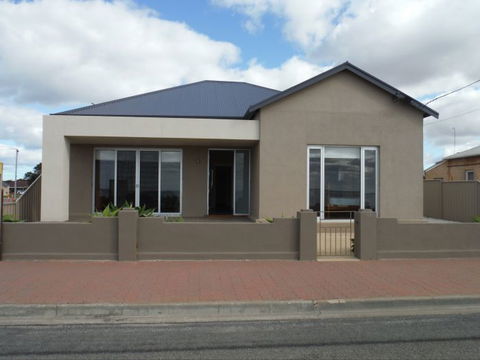 Stansbury Beach House - Accommodation Coffs Harbour 0