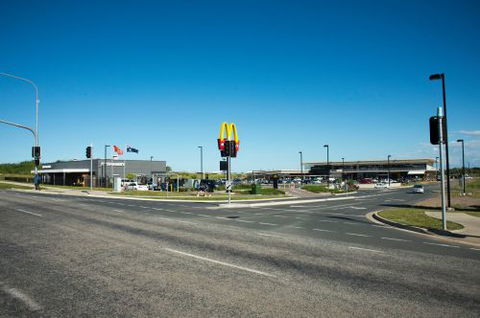 Bargara Central Shopping Village - Accommodation Coffs Harbour 1