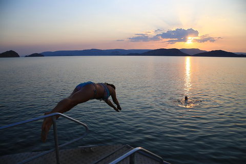 Lake Argyle Sunset Magic Cruise Departing Kununurra - Accommodation Coffs Harbour 1