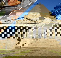 Shrine of Remembrance Tour and a Tiffin