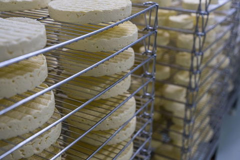 A Sommelier Guided Tour: Thursday Afternoon Wine Gin Cheese & Cocktails - Accommodation Coffs Harbour 14