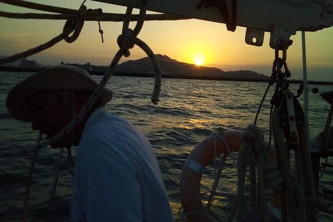 Townsville Early Morning Sailing Cruise Boat Tour - Accommodation Coffs Harbour 7