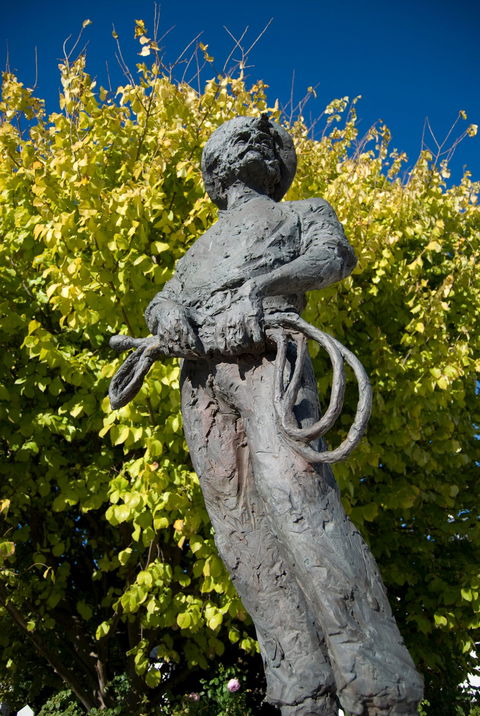 Alexander Cameron Statue - Accommodation Coffs Harbour 1