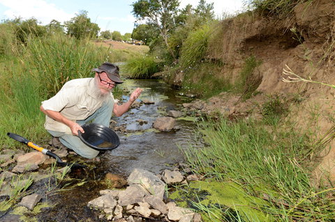 Gold Panning, Deep Creek - Accommodation Coffs Harbour 0