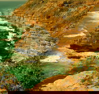 Island Rock and Natural Bridge - Accommodation Coffs Harbour
