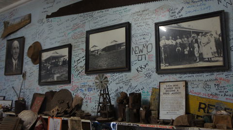 Barrow Creek Hotel - Accommodation Coffs Harbour 2