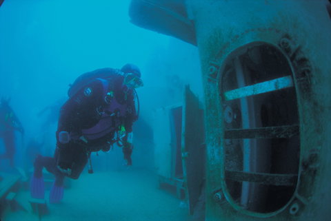 Ex HMAS Hobart Dive Site - Accommodation Coffs Harbour 2