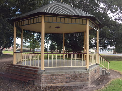 Queen Square, Moonta - Accommodation Coffs Harbour 2