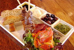 The High Road Hotel - Accommodation Coffs Harbour 2
