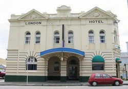 The London Hotel - Accommodation Coffs Harbour 0