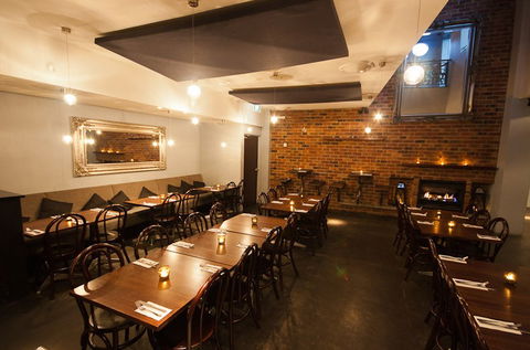 White Horse Hotel - Accommodation Coffs Harbour 0
