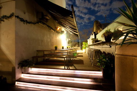 White Horse Hotel - Accommodation Coffs Harbour 2