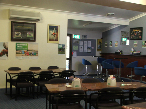 Old Bar Tavern - Accommodation Coffs Harbour 4