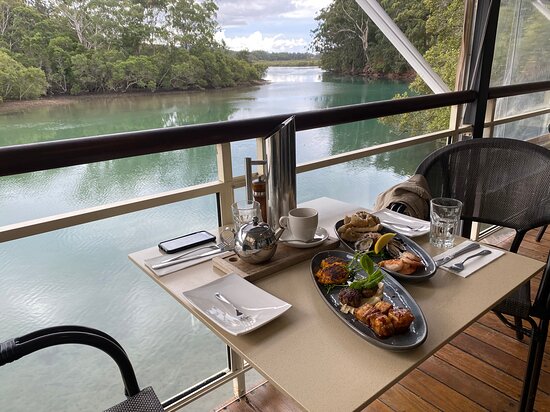 Farm-to-Table and Local Produce