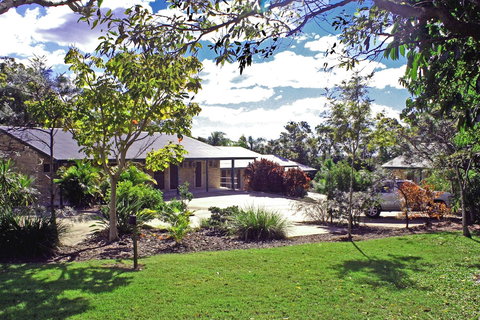 Emeraldene Inn & Eco-Lodge - Accommodation Coffs Harbour 3