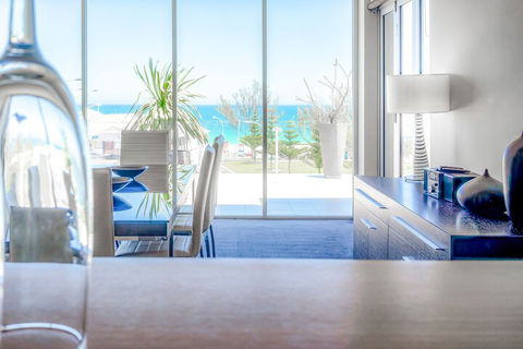 Mullaloo Beach Hotel & Apartments - Accommodation Coffs Harbour 4