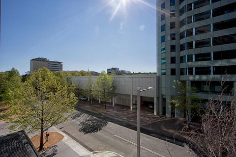 Accommodate Canberra Manhattan On The Park - Accommodation Coffs Harbour 5