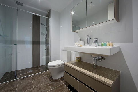 Accommodate Canberra Manhattan On The Park - Accommodation Coffs Harbour 1