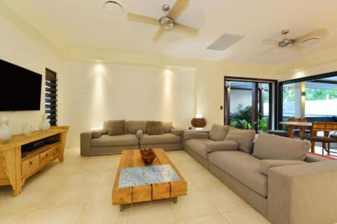 Mana Moana Beachfront Estate Port Douglas - Accommodation Coffs Harbour 3