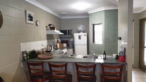 A City Retreat 2BR Apartment Reid Park Townsville - Accommodation Coffs Harbour 6