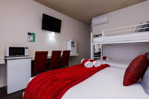 Oval Motel - Accommodation Coffs Harbour 2