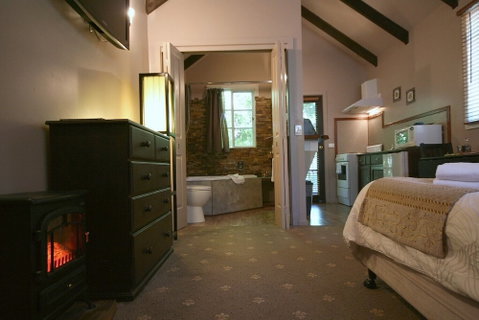Lotus Lodges - Accommodation Coffs Harbour 4