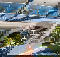 Beach House on Suttons