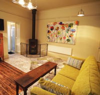 Latrobe Art Apartments - Accommodation Coffs Harbour