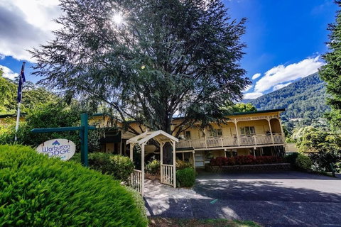 Warburton Lodge - Accommodation Coffs Harbour 0
