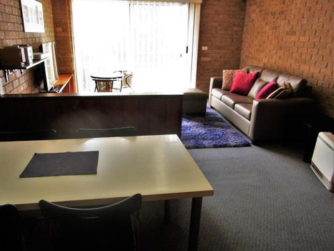 A Furnished Townhouse In Goulburn - Accommodation Coffs Harbour 5