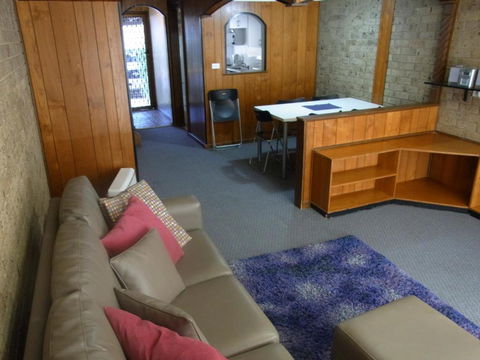 A Furnished Townhouse In Goulburn - Accommodation Coffs Harbour 4