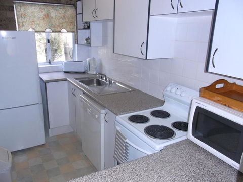 A Furnished Townhouse In Goulburn - Accommodation Coffs Harbour 2