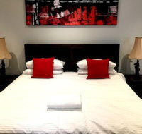 Deluxe Lake View House - Accommodation Coffs Harbour