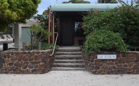 Hopetoun Motel & Chalet Village - Accommodation Coffs Harbour 3