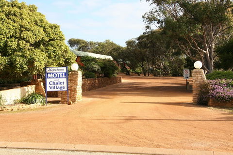 Hopetoun Motel & Chalet Village - Accommodation Coffs Harbour 5