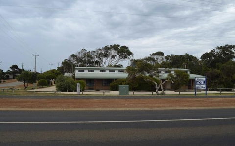 Hopetoun Motel & Chalet Village - Accommodation Coffs Harbour 0