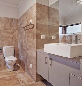 Alyeska - Accommodation Coffs Harbour 2