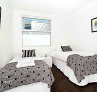 Broadway in Elwood on the Canal - Accommodation Coffs Harbour