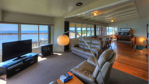 Stanley View Beach House - Accommodation Coffs Harbour 2